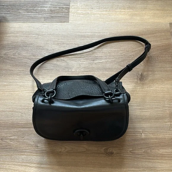 Coach Elegant Black Leather Shoulder Bag - Picture 2 of 16